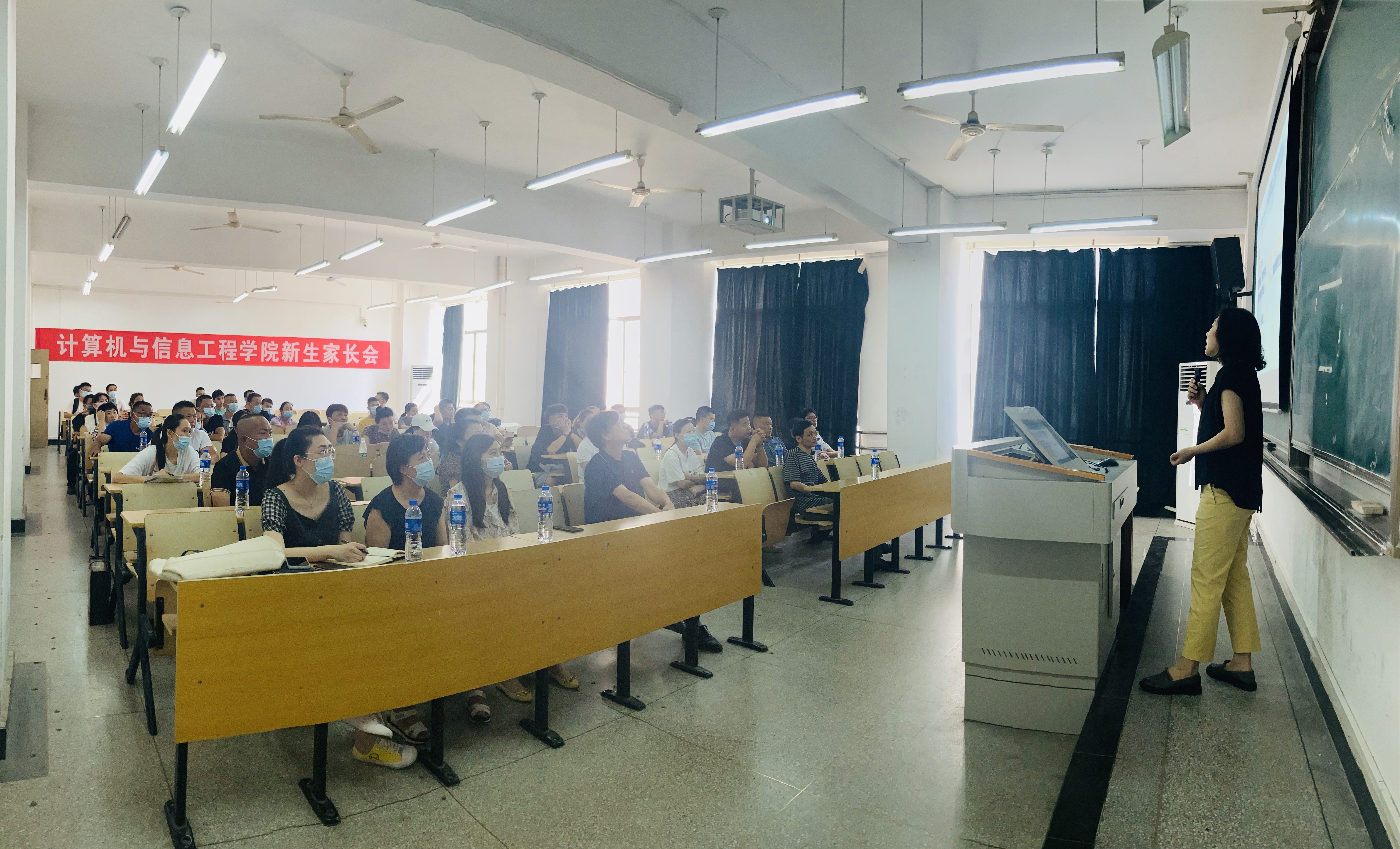 雷竞技2021级新生家长会顺利召开