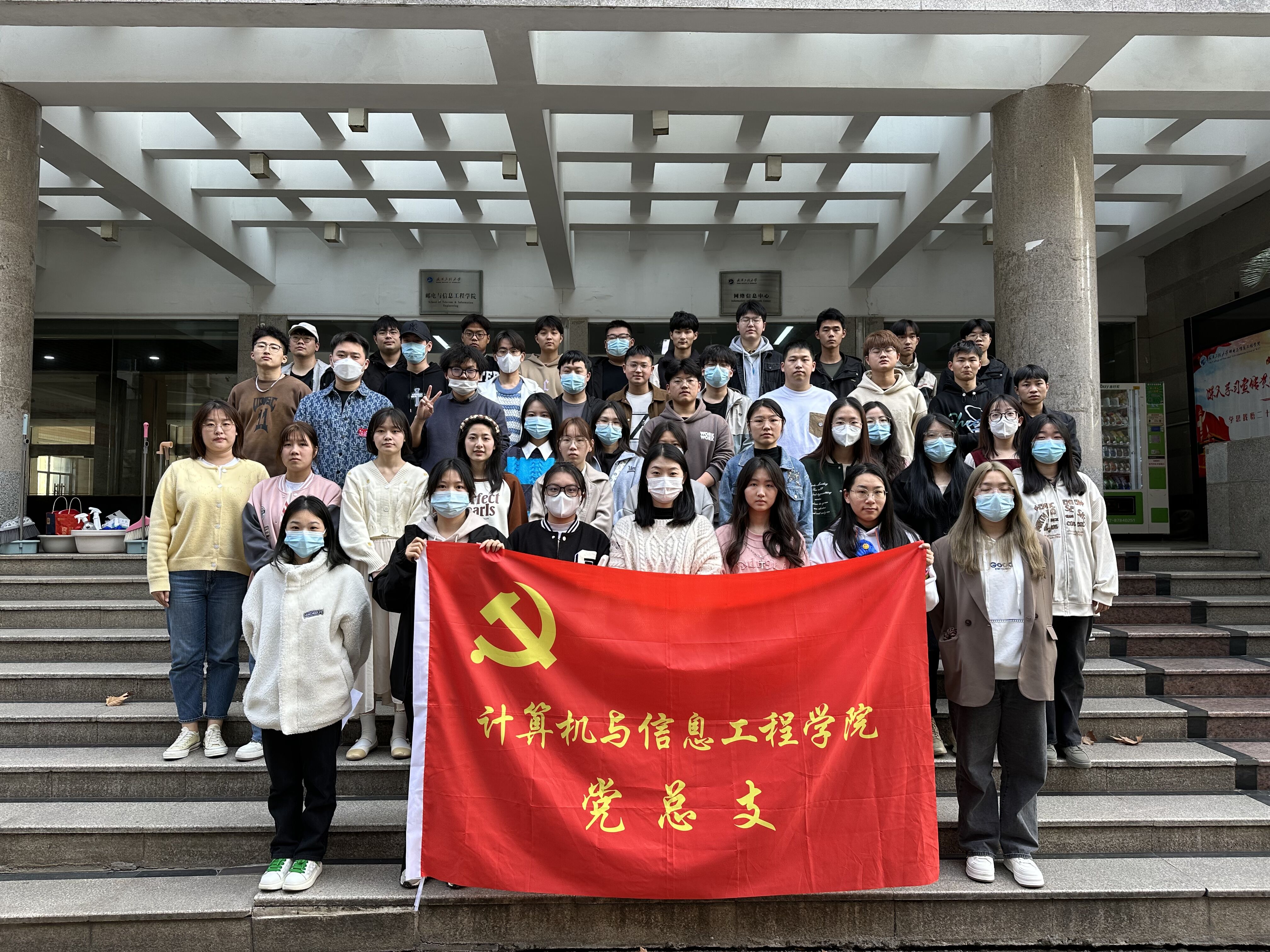 雷竞技开展“传承红色基因 赓续雷锋精神”纪念学雷锋活动6