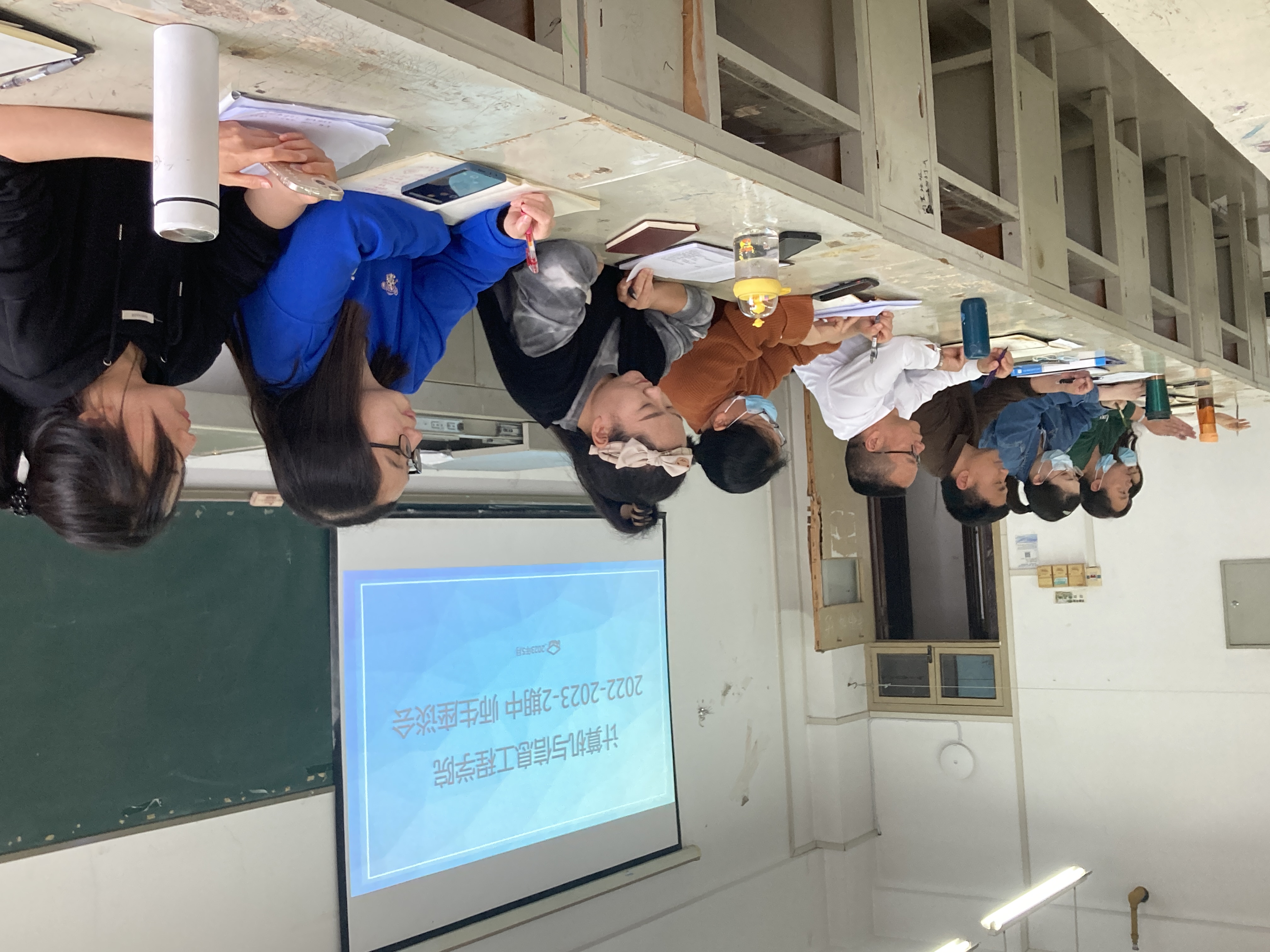 雷竞技召开2022-2023-2学期期中师生座谈会