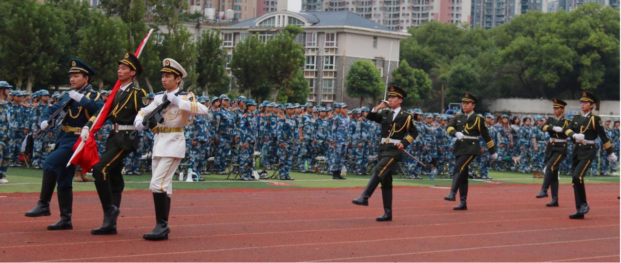 雷竞技举行“弘扬中华文化 铸牢爱国精神”主题教育升旗仪式